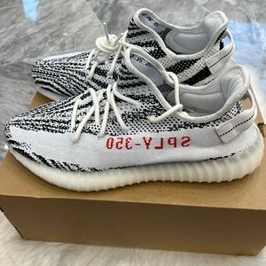 Yeezy Boost 350 Zebras 🚨DEADSTOCK🚨